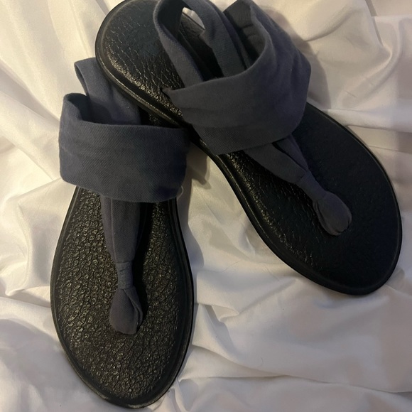 EUC Sanuk shoes. Size 8. - Picture 3 of 6